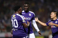 Hà Nội FC trở lại ngôi đầu sau trận thắng Sông Lam Nghệ An.