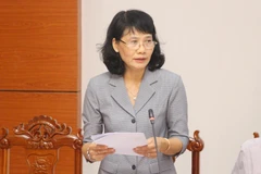 Bà Võ Thị Thanh Vân, Phó giám đốc Sở Nông nghiệp và Phát triển nông thôn tỉnh An Giang công bố dịch tả lợn Châu Phi trên địa bàn thành phố Long Xuyên. (Ảnh: Thanh Sang/TTXVN)