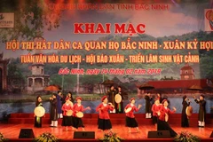 Tiết mục dự thi của các liền anh, liền chị. (Ảnh: Thanh Thương/TTXVN)