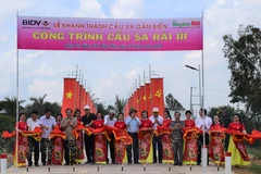 Lễ khánh thành và bàn giao 10 công trình cầu trên địa bàn huyện biên giới Tân Hồng, Đồng Tháp. (Ảnh: Chương Đài/TTXVN)