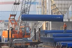 Vận chuyển hàng hóa tại Liên Vận Cảng, tỉnh Giang Tô, Trung Quốc. (Nguồn: AFP/TTXVN)