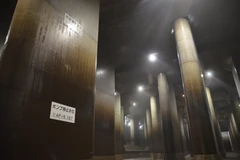 Bể điều hòa lượng nước có tổng cộng 59 cột trụ khổng lồ với chiều cao 18m, rộng 2 mét và dài 7 mét, nặng tới 500 tấn