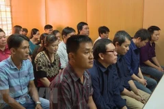 Các bị cáo tại phiên tòa sơ thẩm. (Ảnh: Thành Chung/TTXVN)