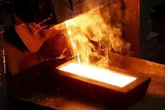 Khuôn sản xuất ra những thỏi vàng. (Nguồn: Reuters)