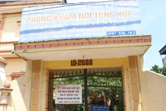 Phòng khám Nội tổng hợp Nguyễn Quy, thôn An Đặng, xã Cách Bi, huyện Quế Võ, tỉnh Bắc Ninh treo biển tạm nghỉ 2 ngày 17-18/7. (Ảnh: Thái Hùng/TTXVN)