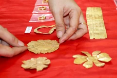 Bộ sưu tập hiện vật vàng thuộc nền văn hóa Óc Eo được lưu giữ tại Bảo tàng tỉnh Long An. (Ảnh: Bùi Giang/TTXVN)