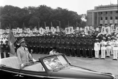 Đại tướng Võ Nguyên Giáp, Tổng Tư lệnh Quân đội Nhân dân Việt Nam tại Lễ duyệt binh trên Quảng trường Ba Đình, Hà Nội. (Ảnh: Thế Trung/TTXVN)