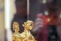 Hiện vật được trưng bày tại triển lãm. (Ảnh: Thanh Tùng/TTXVN)