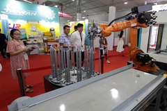 Gian triển lãm robot đến từ Đức. (Ảnh: Trần Việt/TTXVN)