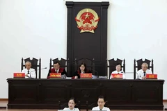 Hội đồng xét xử tại phiên tòa. (Ảnh: Văn Điệp/TTXVN)