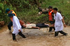 Cuộc diễn tập nhằm mục đích giảm thiểu tối đa thiệt hại về người và tài sản khi xảy ra sự cố lũ ống, lũ quét, sạt lở đất đá. (Ảnh: Quốc Khánh/TTXVN)