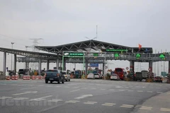 Phương tiện lưu thông qua trạm thu phí BOT Pháp Vân-Cầu Giẽ. (Ảnh: Việt Hùng/Vietnam+)