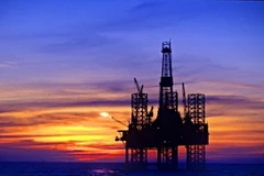 Giá vàng châu Á nới rộng đà tăng sau thông tin dự trữ từ Mỹ