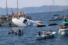 Máy bayNhấn chìm máy bay để quảng bá du lịch địa phương