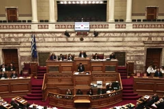 Quốc hội Hy Lạp thông qua gói “thắt lưng buộc bụng” mới