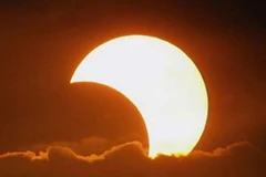 Chứng kiến toàn cảnh hiện tượng nhật thực đầu tiên năm 2016