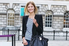 5 item “phải có” trong tủ đồ của quý cô thời trang Pháp