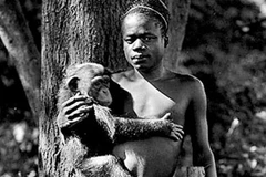 Số phận nghiệt ngã của 'người lùn' bị trưng bày trong sở thủ