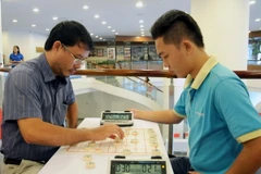 Các kỳ thủ tham gia tranh tài. (Ảnh: An Hiếu/TTXVN) 