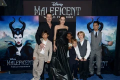 Cả gia đình đến xem 'Maleficent.' (Nguồn: Dailymail)