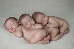 Đối với bà mẹ trẻ Becki-Jo Allen 23 tuổi, sinh 3 đã là điều bất ngờ nhưng niềm vui đó còn bất ngờ hơn khi 3 đứa con của cô còn giống nhau tuyệt đối bộ DNA.