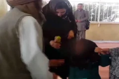 Em bé đã được đưa tới nơi an toàn. (nguồn: RT)