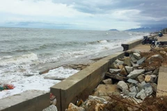 Áp thấp nhiệt đới đi vào đất liền và suy yếu thành vùng áp thấp