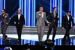 Cháy hết mình cùng Backstreet Boys trong chung kết Hoa hậu Mỹ