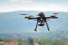 Sử dụng máy bay không người lái để vận chuyển hàng 