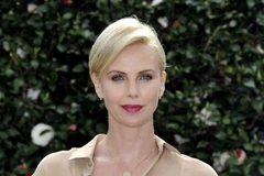 Người đẹp Charlize Theron. (Nguồn: celebuzz.com