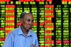 Bảng niêm yết các chỉ số chứng khoán ở thị trường chứng khoán Hải Khẩu, thủ phủ tỉnh Hải Nam, miền Nam Trung Quốc. (Nguồn: THX/TTXVN) 