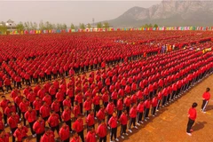 Mãn nhãn với "tuyệt chiêu" võ thuật của 26.000 đệ tử