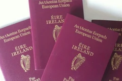 Người Anh đổ xô xin cấp hộ chiếu các nước EU sau Brexit