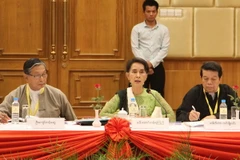 Bà Aung San Suu Kyi trong một cuộc họp ở thủ đô Nay Pyi Taw, Myanmar ngày 27/5. (Nguồn: THX/TTXVN)