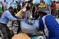 Cảnh hoang tàn sau trận động đất kinh hoàng ở Ecuador