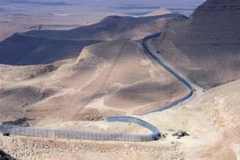 Israel sẽ xây dựng tường bê tông ngầm xung quanh Dải Gaza