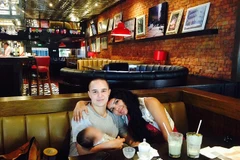 Gia đình hạnh phúc của cặp vợ chồng chuyển giới. (Nguồn: Dailymail)