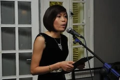 Chị Nguyễn Thị Thảo, học viên khóa đầu tiên chia sẻ kinh nghiệm của mình. (Ảnh: PV/Vietnam+)