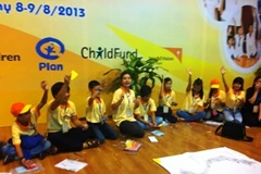 Trẻ em hào hứng thảo luận tại diễn đàn trẻ em 2013. (Ảnh: Hồng Kiều/Vietnam+)