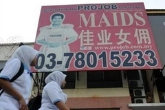 Quảng cáo dịch vụ giúp việc ở nước ngoài. (Nguồn: AFP)