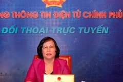 Bộ trưởng Phạm Thị Hải Chuyền trả lời thắc mắc của người dân. (Ảnh: Hồng Kiều/Vietnam+)