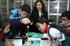 Trẻ em trai tác nhân tạo ra sự thay đổi lâu dài về phân biệt giới. (Ảnh: Quý Trung/TTXVN)