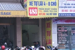 Nhiều cửa hàng cho thuê xe vẫn găm xe để cho thuê những ngày sát Tết. (Ảnh: Hồng Kiều/Vietnam+) 