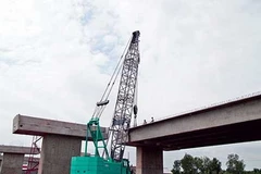 Thi công đường cao tốc TP.HCM-Long Thành-Dầu Giây đoạn tại quận 9. (Nguồn: thanhnien.com.vn)