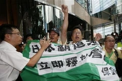 Người dân Trung Quốc biểu tình phản đối việc Nhật Bản giam giữ ngư dân Trung Quốc. (Nguồn: AP)