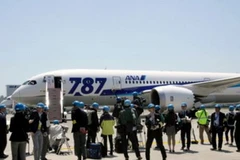 Chiếc 787 Dreamliner của ANA hạ cánh xuống sân bay Haneda. (Nguồn: AP)