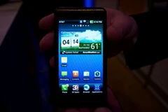 Mẫu điện thoại LG Thrill 4G. (Nguồn: CNET)