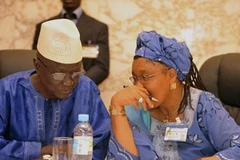 Chủ tịch Ủy ban bầu cử Ben Sekou Sylla (trái). (Nguồn: Getty Images)