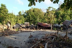 Cảnh tàn phá sau động đất ở làng Venga trên đảo Santa Cruz. (Nguồn: AFP/TTXVN)
