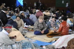 Người dân Nhật sơ tán sau động đất-sóng thần. (Nguồn: AFP/TTXVN)